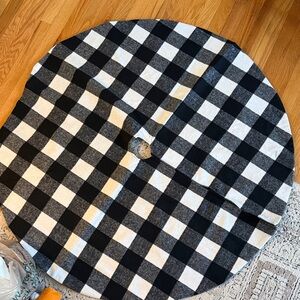 Buffalo Plaid Tree Skirt - Black and White